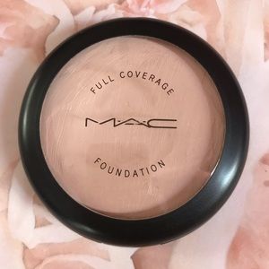 Mac Full Coverage Foundation in W10
